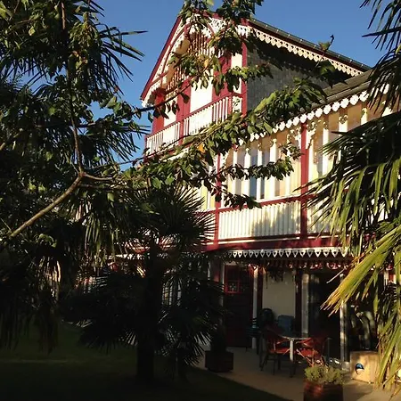 Des Palmiers Bed & Breakfast *